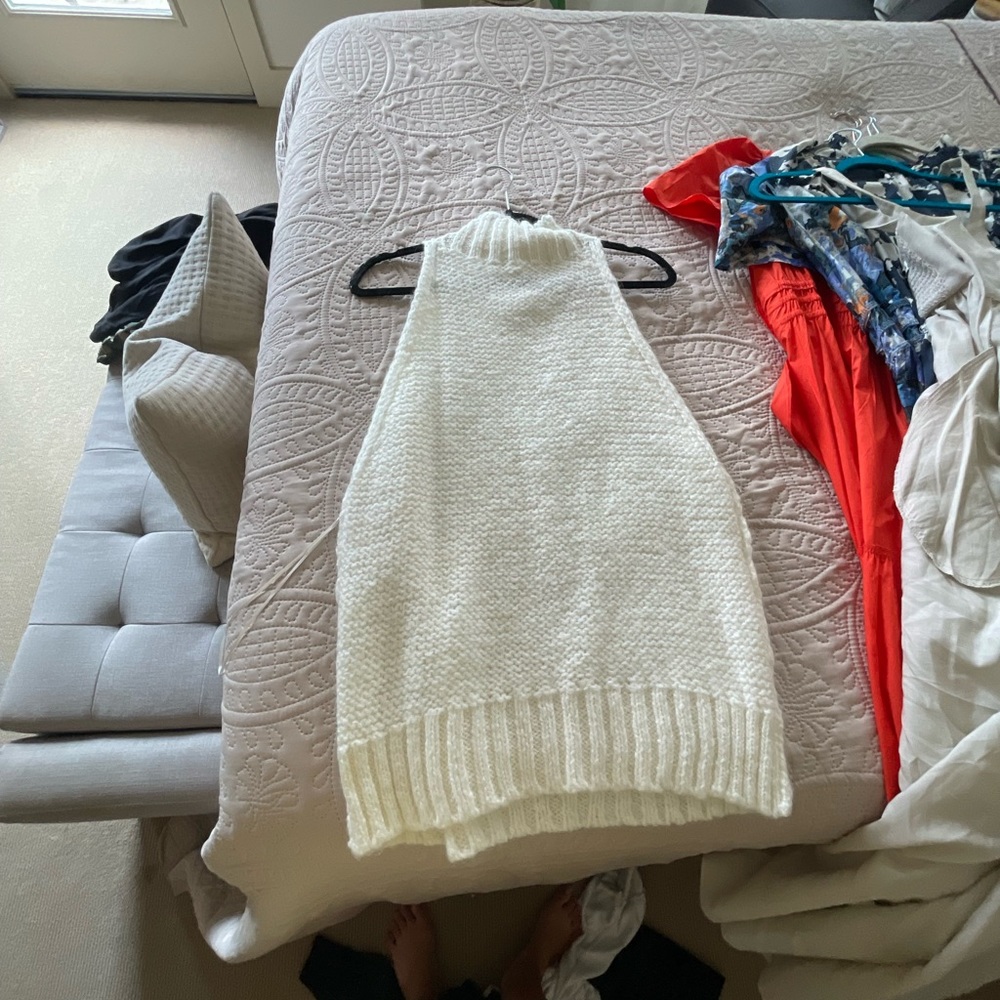 Zara sleeveless sweater-size L- NWT